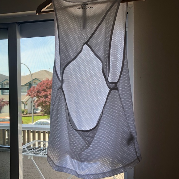 Ladies work out top size large - Picture 3 of 3